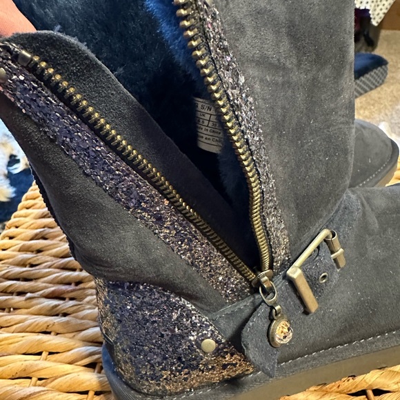 UGG Australia Women's 8 - Navy Blue Suede Boots - Picture 8 of 13